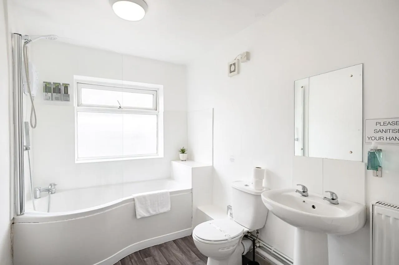 Chesshyre Accommodation - Tv In Every Bedroom! Swansea Holiday home