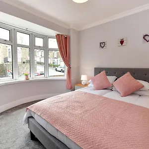 Pass The Keys Newly Refurbished Modern Bungalow - Pets Welcome Holiday home