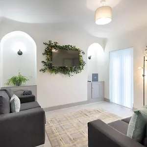 Groves House City Centre No Pets Apartment