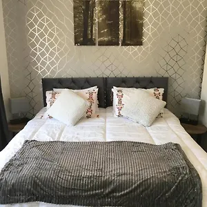 2 Flat Apartment