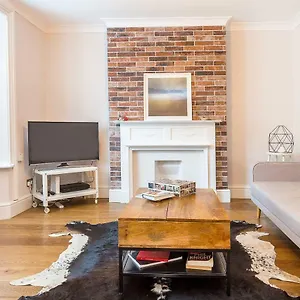 Beautifully Styled Modern With Garden , London United Kingdom