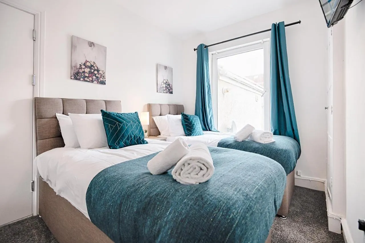 Holiday home Chesshyre Accommodation - Tv In Every Bedroom! Swansea
