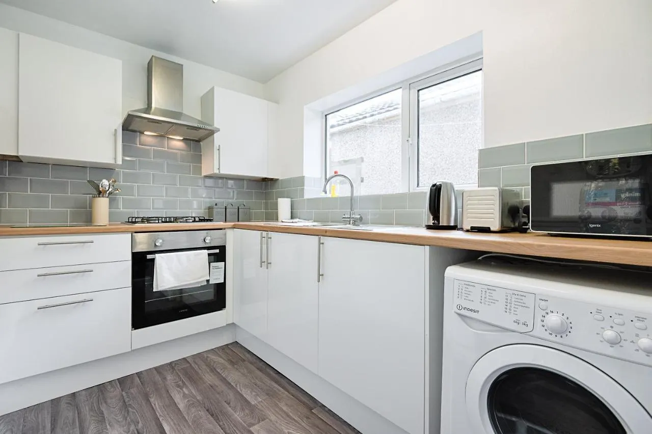 Chesshyre Accommodation - Tv In Every Bedroom! Swansea 0*,  United Kingdom